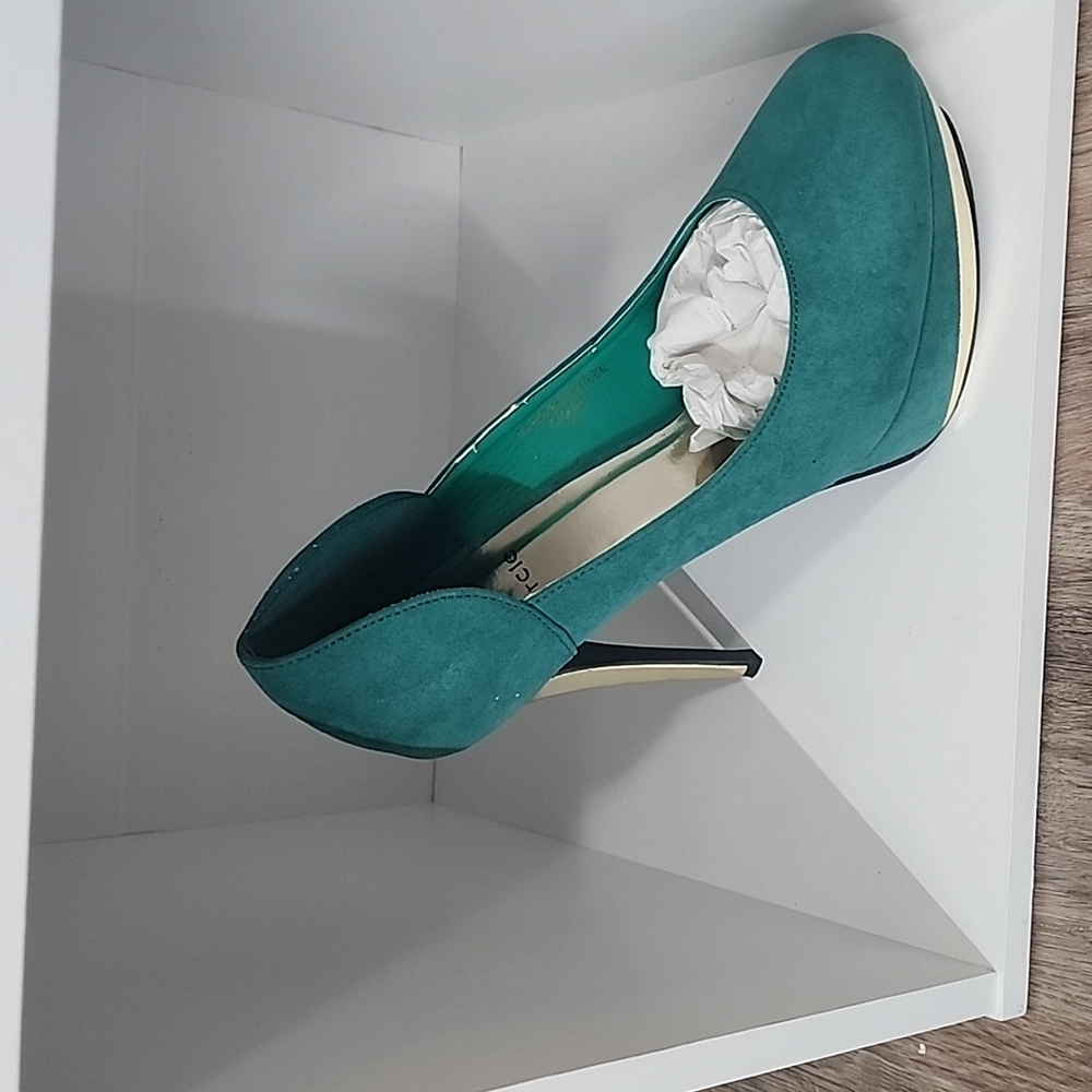 Elizabeth Green Pump